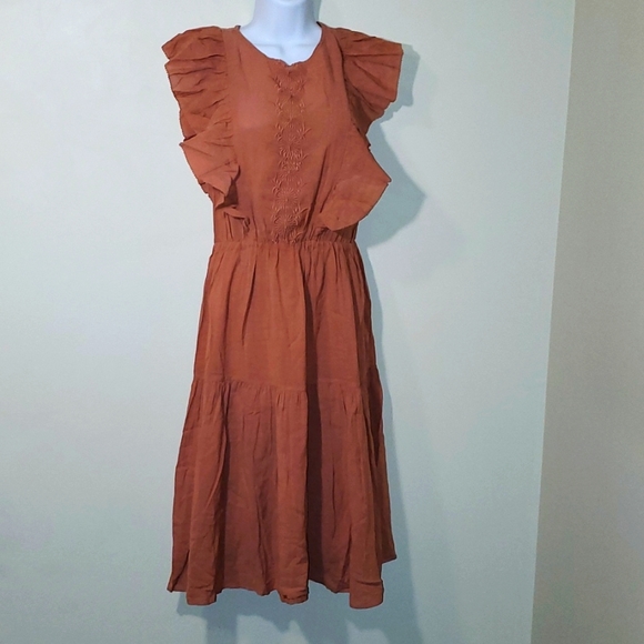 Universal Thread Dresses & Skirts - NWT Dress Sleeveless Embroidered Design on Front